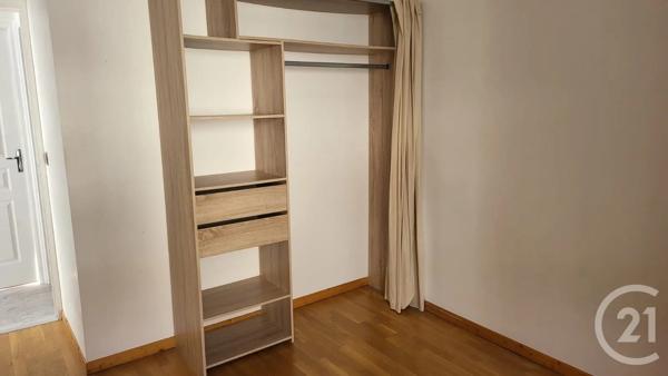 Immeuble à vendre  324,42 m 2   MONTEREAU FAULT YONNE  - 77