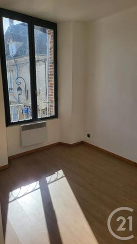 Immeuble à vendre  324,42 m 2   MONTEREAU FAULT YONNE  - 77