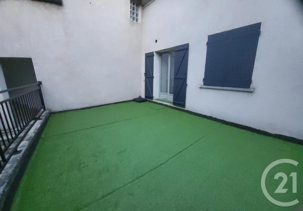 Immeuble à vendre  324,42 m 2   MONTEREAU FAULT YONNE  - 77