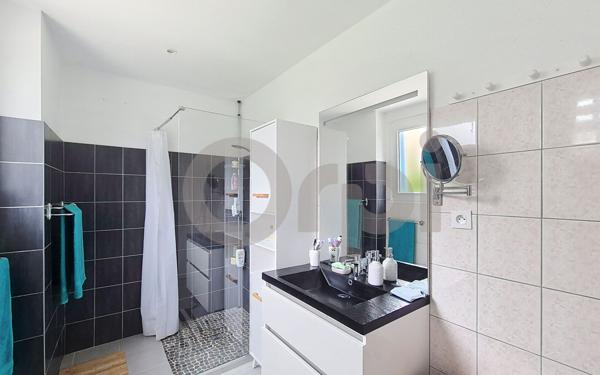 Maison à vendre    3 pièces •  Le Lardin-Saint-Lazare