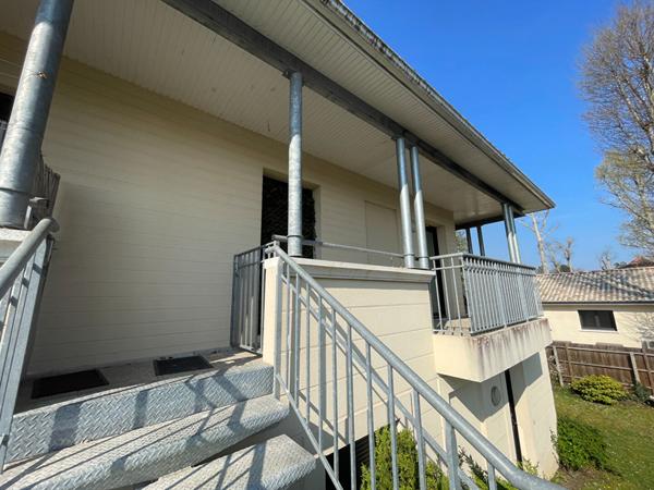 33170 GRADIGNAN- Appartement 2 pièce(s) 42.85 m²  + 2 parkings à vendre