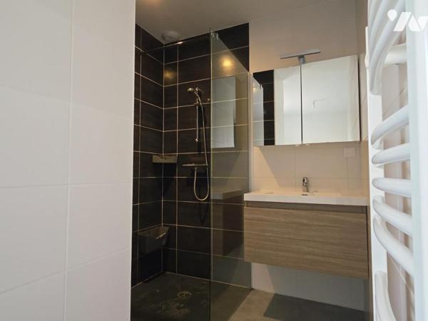 Maison récente (2017) - plain pied - trois chambres - avec jardin et dépendance.