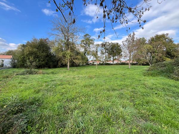 GRAND TERRAIN A BATIR - COMMEQUIERS