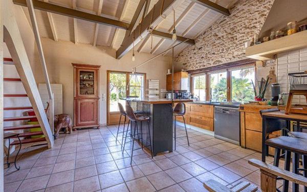 Maison à vendre    5 pièces •  Mornac-sur-Seudre