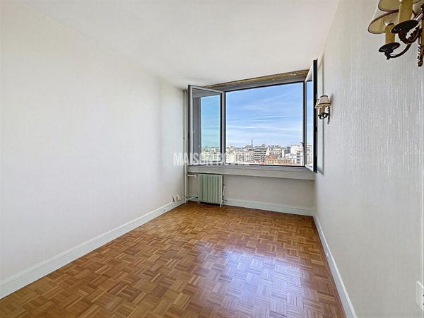 Silly Gallieni - Appartement 3 pièces 80m², lumineux avec balcon, cave et parking.