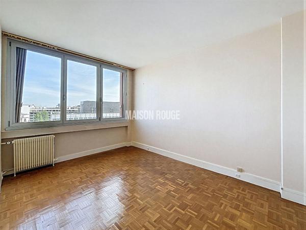 Silly Gallieni - Appartement 3 pièces 80m², lumineux avec balcon, cave et parking.