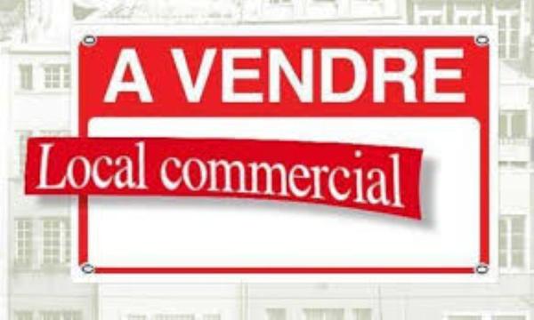 SAINT SATURNIN LES AVIGNON - LOCAL A VENDRE PRÊT A EXPLOITER - 50 M² - BONNE VISIBILITE