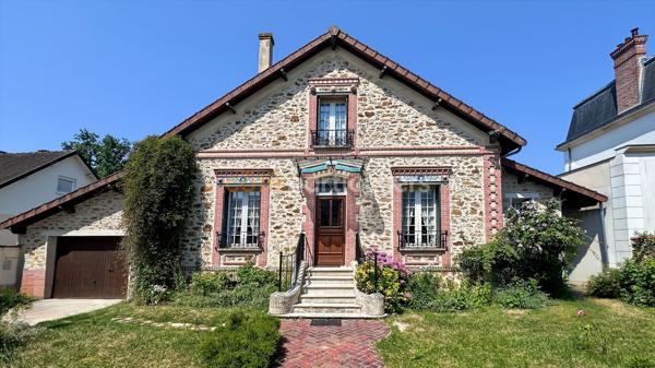 Vente
                Maison120 m² - 6 Pièces -
                    GRISY SUISNES (77166)