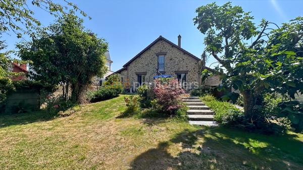 Vente
                Maison120 m² - 6 Pièces -
                    GRISY SUISNES (77166)