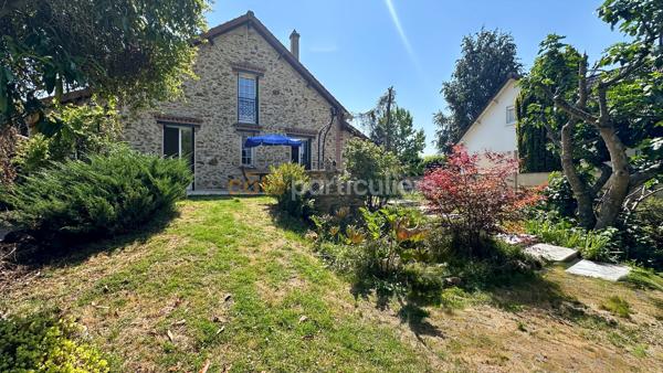 Vente
                Maison120 m² - 6 Pièces -
                    GRISY SUISNES (77166)