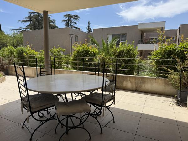 Villeneuve-lès-Avignon (30400) Appartement avec grande terrasse