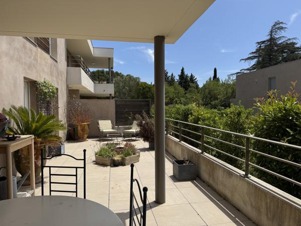 Villeneuve-lès-Avignon (30400) Appartement avec grande terrasse