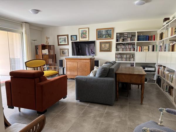 Villeneuve-lès-Avignon (30400) Appartement avec grande terrasse