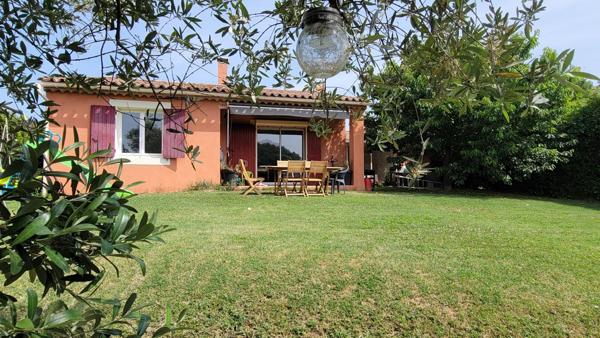 Maison traditionnelle au calme avec piscine partagée