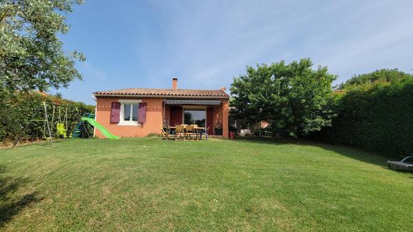 Maison traditionnelle au calme avec piscine partagée