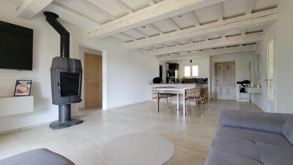 Maison traditionnelle au calme avec piscine partagée