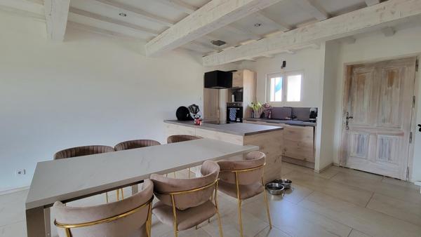 Maison traditionnelle au calme avec piscine partagée