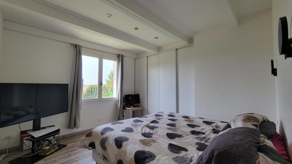 Maison traditionnelle au calme avec piscine partagée