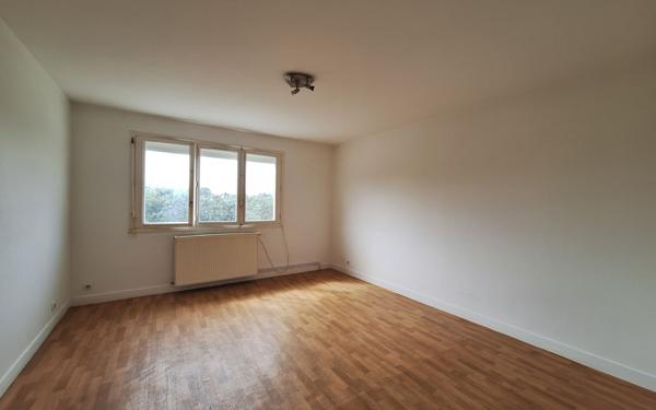 Appartement à louer    1 pièce • 33,72 m2 Saint-Yrieix-la-Perche