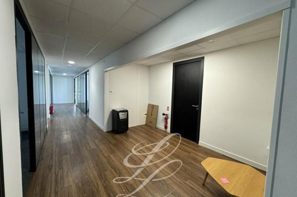 Location - BUREAUX 491 m 2