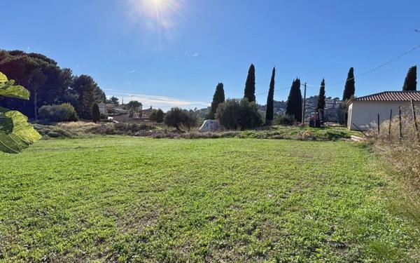 Terrain à vendre    Ollioules