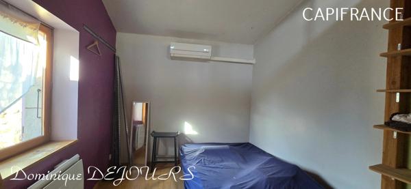 Très Belle Maison en pierres dominant la Vallée de l'Eyrieux avec une vue splendide. 3 chambres, un grand séjour et une piscine.