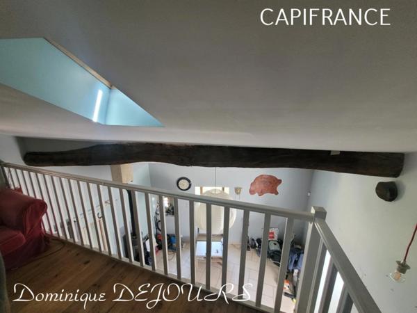 Très Belle Maison en pierres dominant la Vallée de l'Eyrieux avec une vue splendide. 3 chambres, un grand séjour et une piscine.