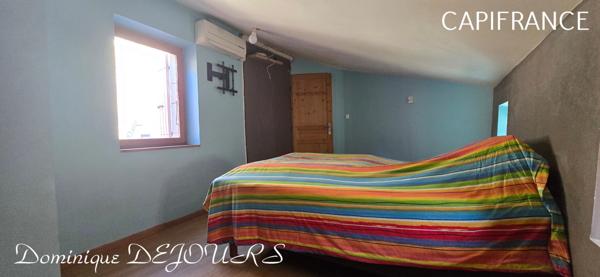 Très Belle Maison en pierres dominant la Vallée de l'Eyrieux avec une vue splendide. 3 chambres, un grand séjour et une piscine.