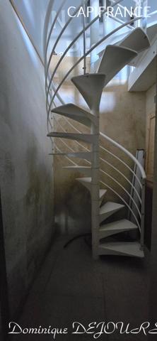 Très Belle Maison en pierres dominant la Vallée de l'Eyrieux avec une vue splendide. 3 chambres, un grand séjour et une piscine.