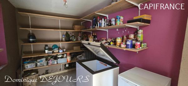 Très Belle Maison en pierres dominant la Vallée de l'Eyrieux avec une vue splendide. 3 chambres, un grand séjour et une piscine.