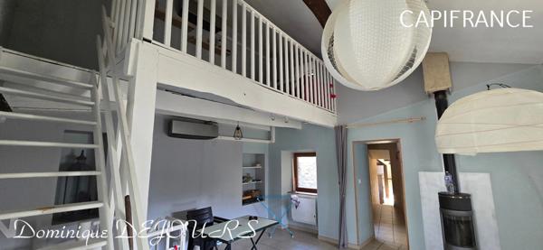 Très Belle Maison en pierres dominant la Vallée de l'Eyrieux avec une vue splendide. 3 chambres, un grand séjour et une piscine.