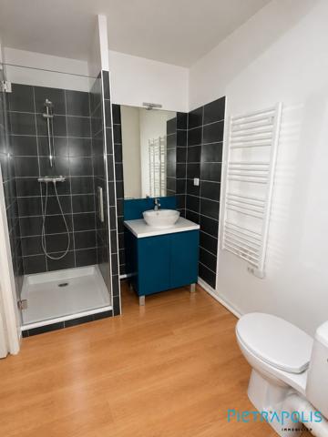 STUDIO RENOVE  A CALUIRE PROCHE DES TRANSPORTS ET DES COMMERCES