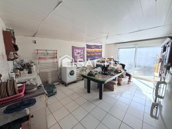 MAISON DE VILLAGE 3 CHAMBRES + BUREAU ET GARAGE A CHAMPDENIERS