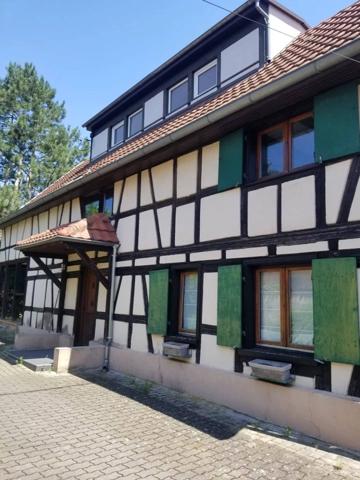 Charmante Maison de Ville Atypique de 160 m² - Proche de Toutes Commodités