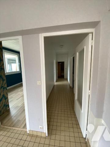 BAISSE DE PRIX! ENSEMBLE IMMOBILIER AVEC LOCAUX COMMERCIAUX ET HABITATIONS