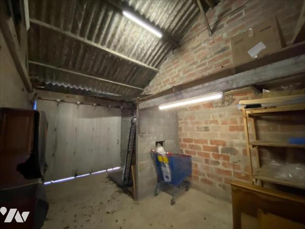 BAISSE DE PRIX! ENSEMBLE IMMOBILIER AVEC LOCAUX COMMERCIAUX ET HABITATIONS