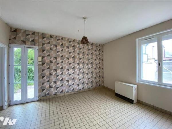 BAISSE DE PRIX! ENSEMBLE IMMOBILIER AVEC LOCAUX COMMERCIAUX ET HABITATIONS