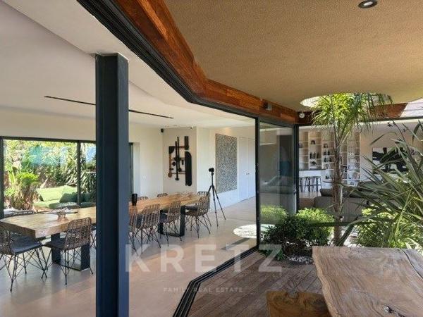 Propriété avec piscine dans un environnement privilégié