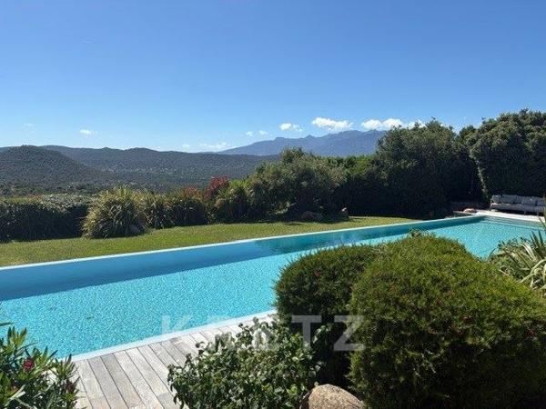 Propriété avec piscine dans un environnement privilégié