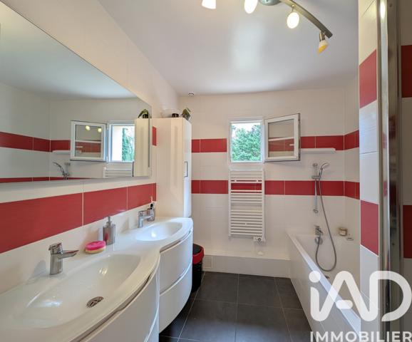 Maison à vendre 9 pièces 195 m² Le Coudray-Montceaux