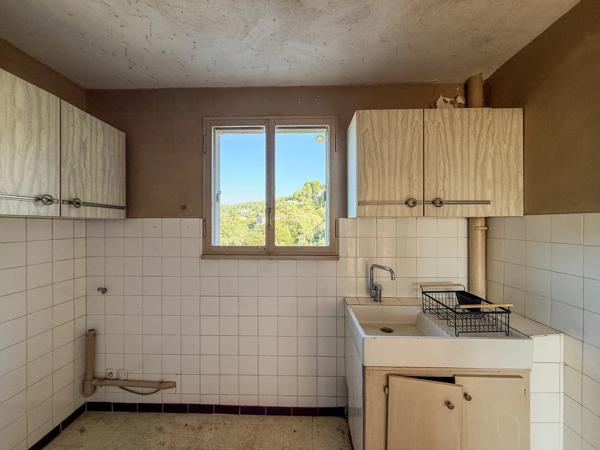Vente                                                      Appartement
                        
                     4 pièces                      65 m2                     à Draguignan