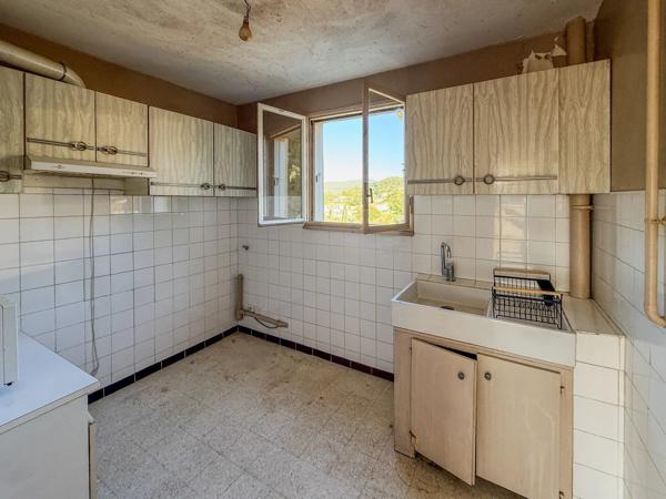 Vente                                                      Appartement
                        
                     4 pièces                      65 m2                     à Draguignan