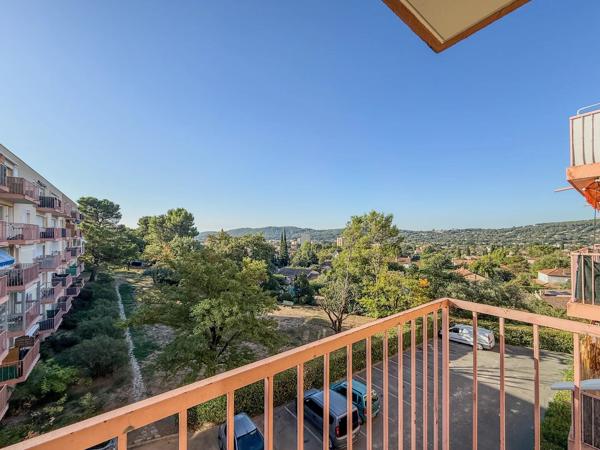 Vente                                                      Appartement
                        
                     4 pièces                      65 m2                     à Draguignan