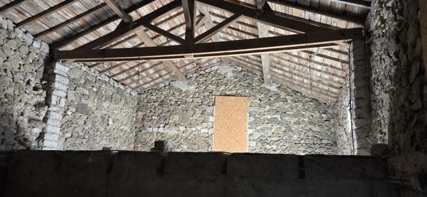 Bâtiment agricole avec terrain à Saint-Romain