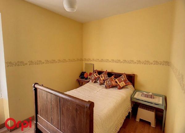 Maison à vendre    5 pièces •  Bézenet