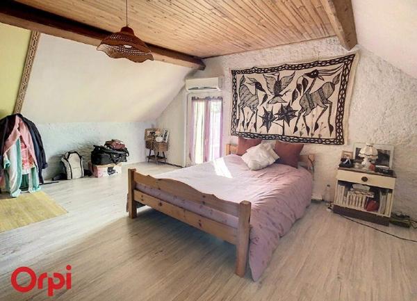 Maison à vendre    5 pièces •  Bézenet