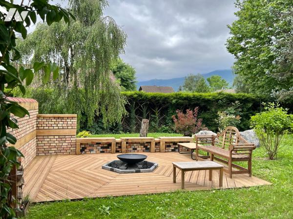 Grande propriété d’une surface de 450m² habitable, 680m² utile sur un terrain de 2.408m².