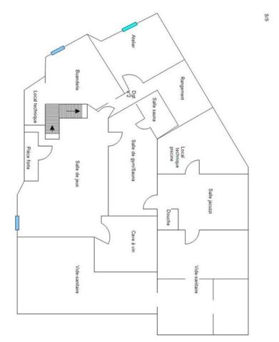 Grande propriété d’une surface de 450m² habitable, 680m² utile sur un terrain de 2.408m².