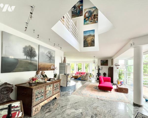 Grande propriété d’une surface de 450m² habitable, 680m² utile sur un terrain de 2.408m².