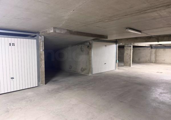 Parking sous-terrain sécurisé boxable électrifiable rue de Vern, gare 9 min